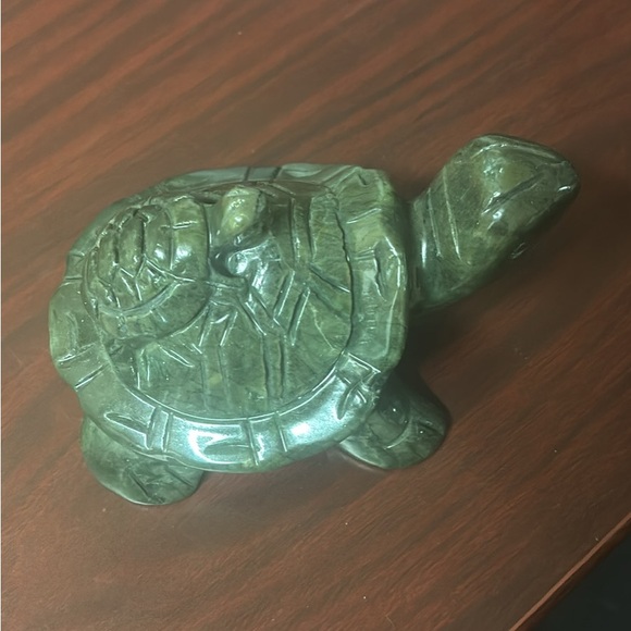 Elegant Green Stone Turtle Sculpture - Picture 2 of 5
